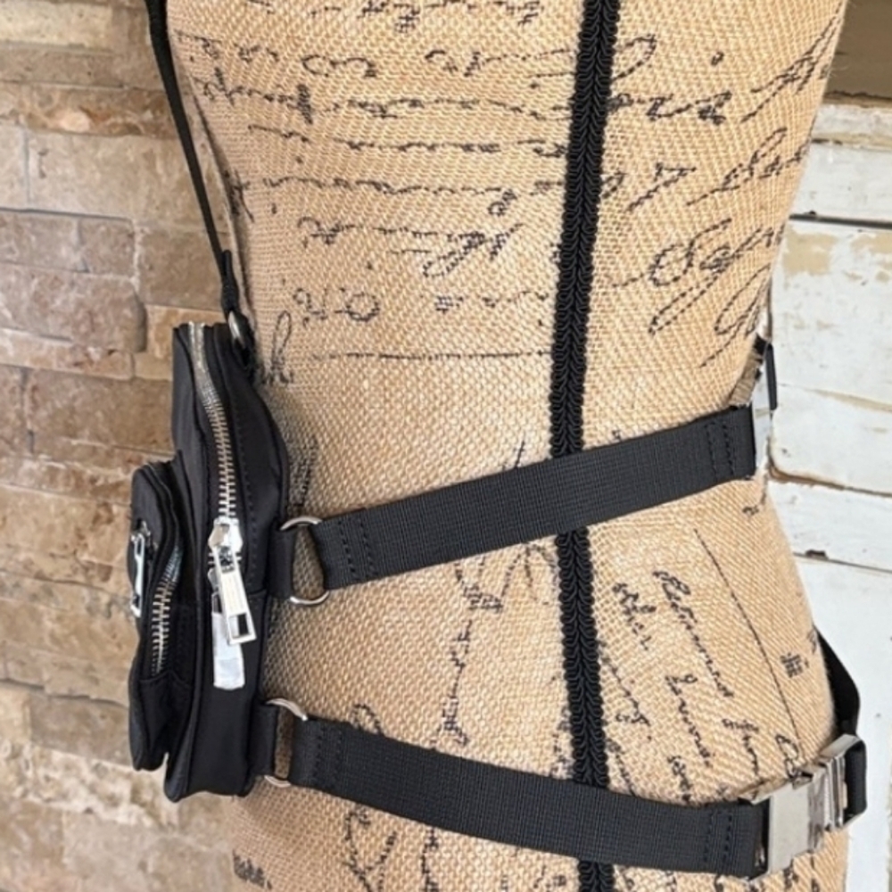 POSTER GIRL BLACK POLYESTER HARNESS FANNY PACK BAG SILVER HARDWEAR ZIP CLOSE - Picture 9 of 9